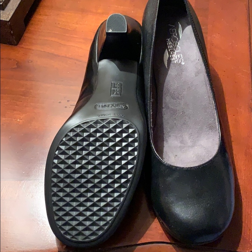 Shoes - Picture 3 of 4